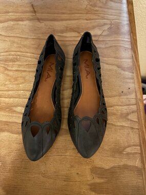 MIA Nomad Dress Flats 6 1/2 Black Pointed Toe Side Cuts Outs Slip On Neutral